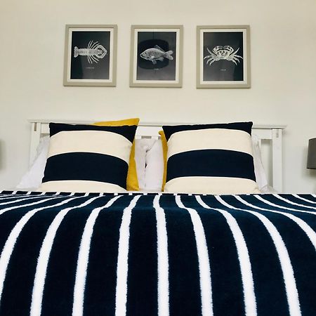 Nancie'S Place - Dartmouth Town Center With Private Parking - A Traditional Georgian Private Duplex Apartment - Beautifully Refurbished - Two Bedrooms, Bathroom, Kitchen And Lounge Diner Exterior foto