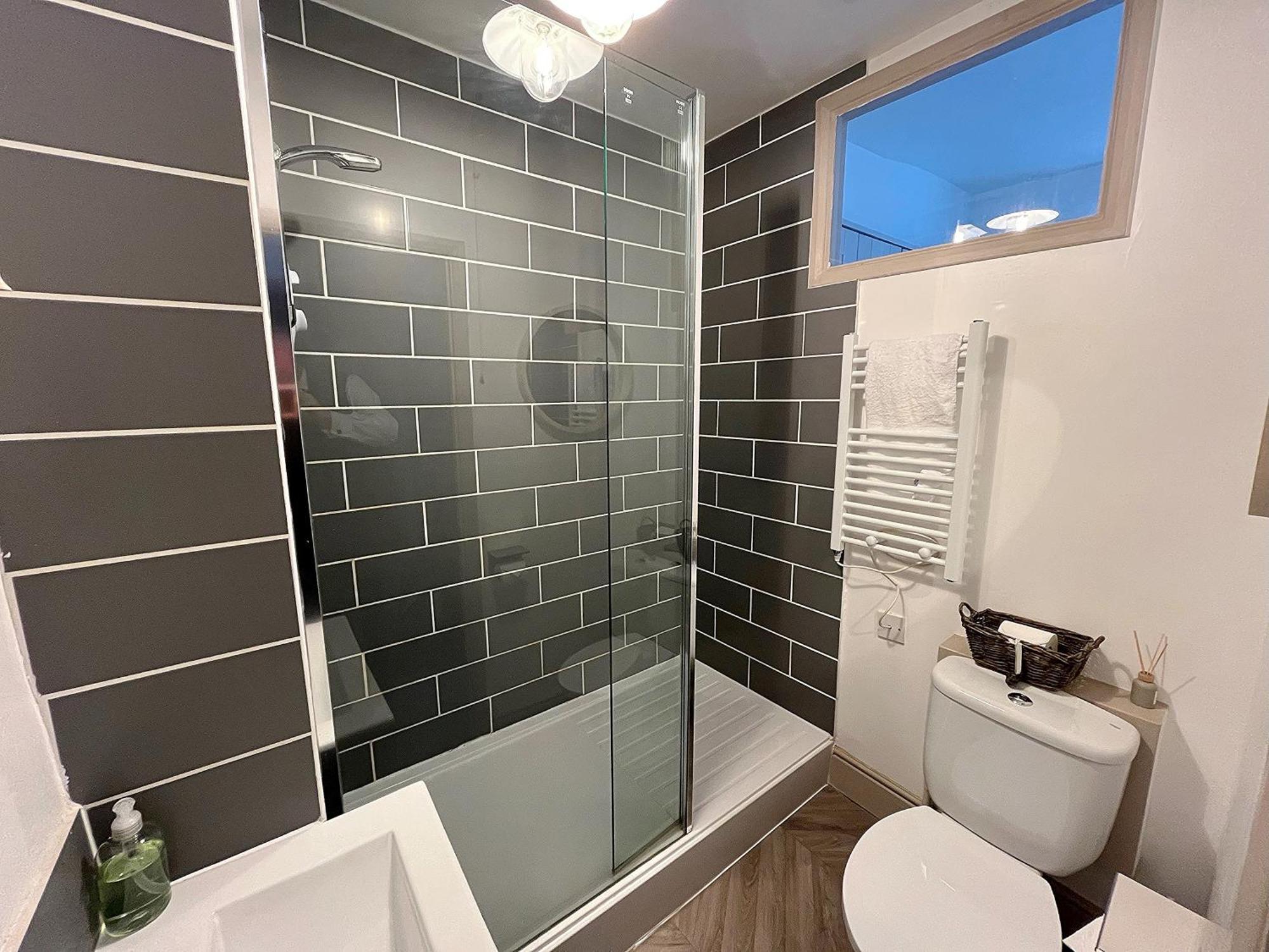 Nancie'S Place - Dartmouth Town Center With Private Parking - A Traditional Georgian Private Duplex Apartment - Beautifully Refurbished - Two Bedrooms, Bathroom, Kitchen And Lounge Diner Exterior foto