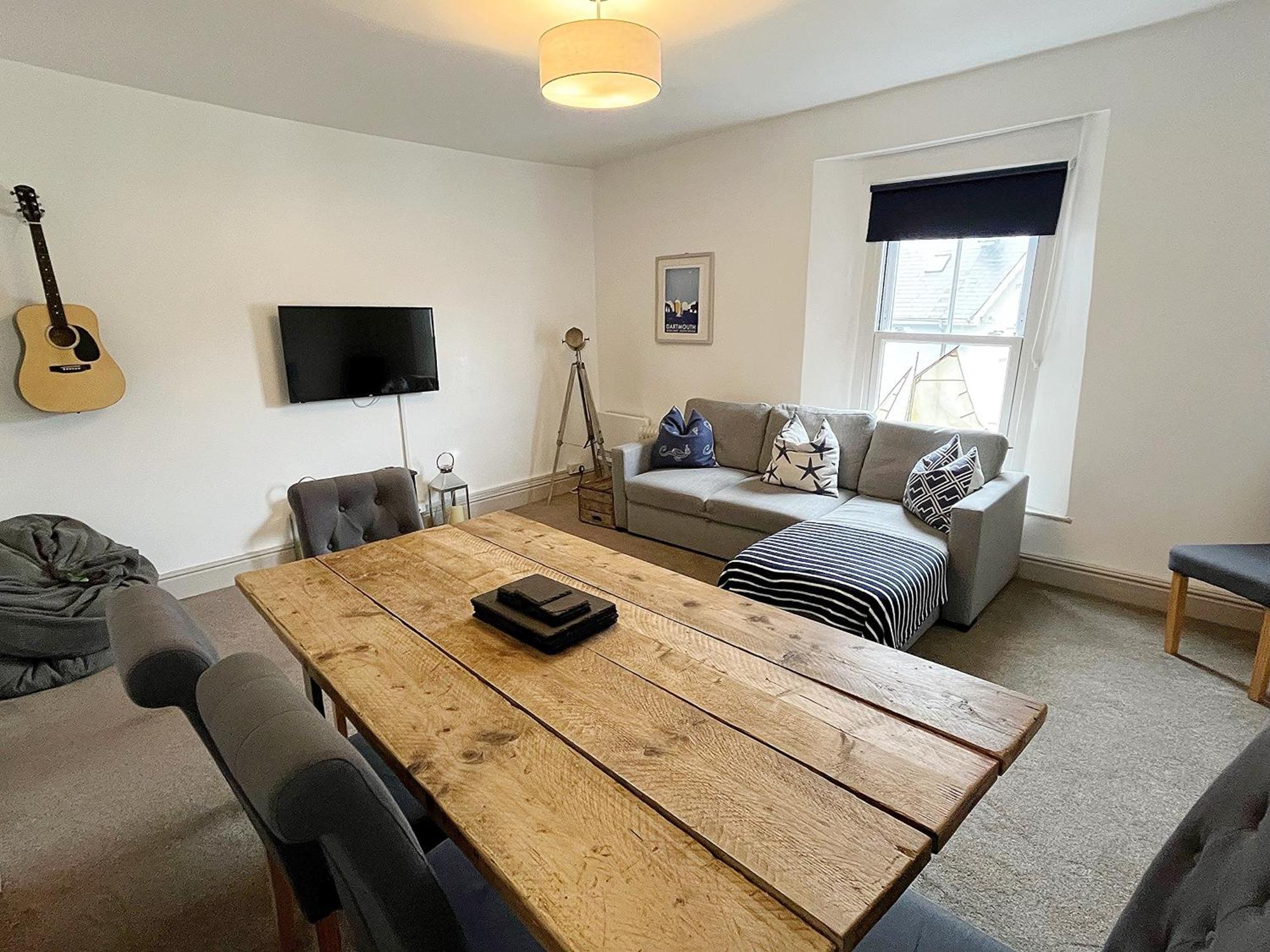 Nancie'S Place - Dartmouth Town Center With Private Parking - A Traditional Georgian Private Duplex Apartment - Beautifully Refurbished - Two Bedrooms, Bathroom, Kitchen And Lounge Diner Exterior foto