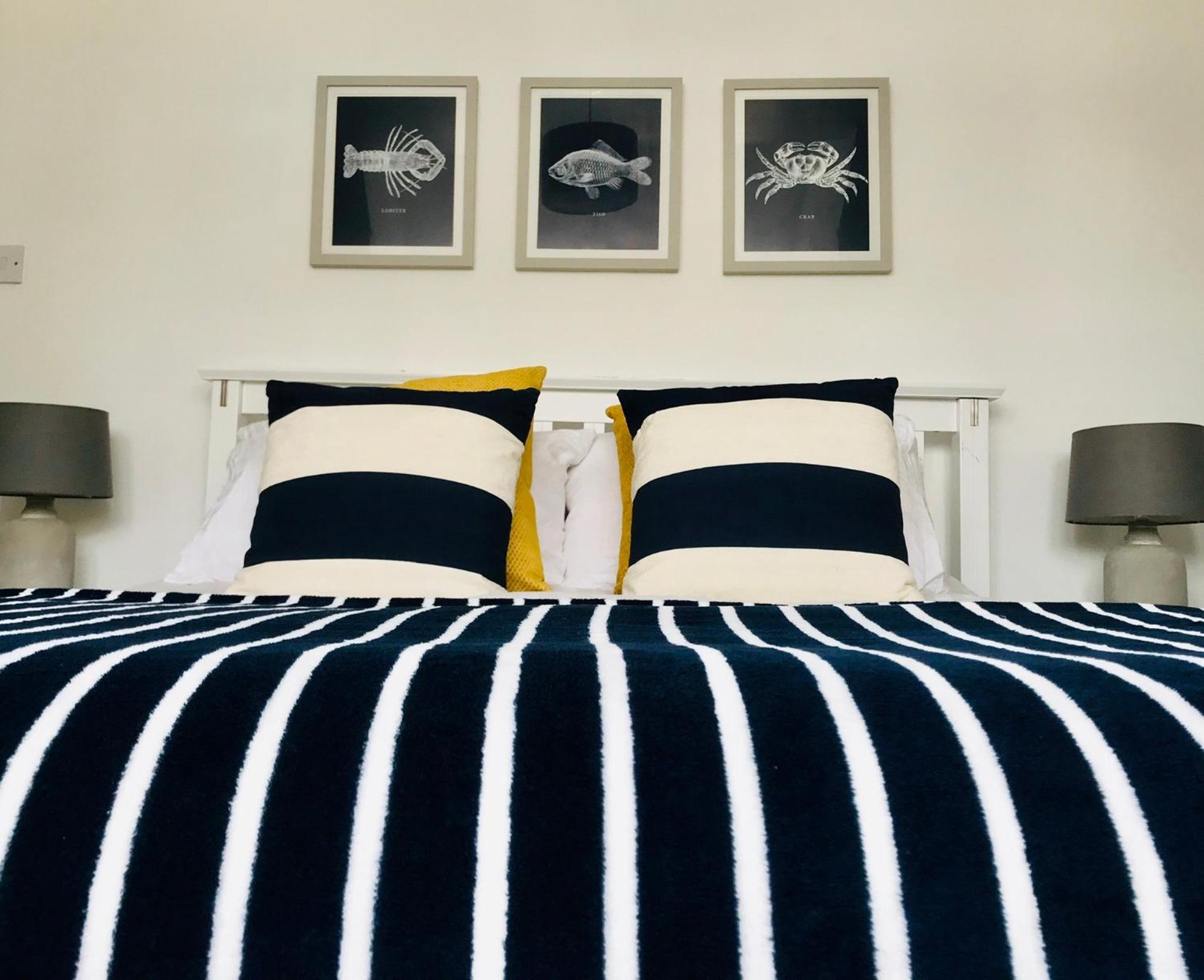 Nancie'S Place - Dartmouth Town Center With Private Parking - A Traditional Georgian Private Duplex Apartment - Beautifully Refurbished - Two Bedrooms, Bathroom, Kitchen And Lounge Diner Exterior foto