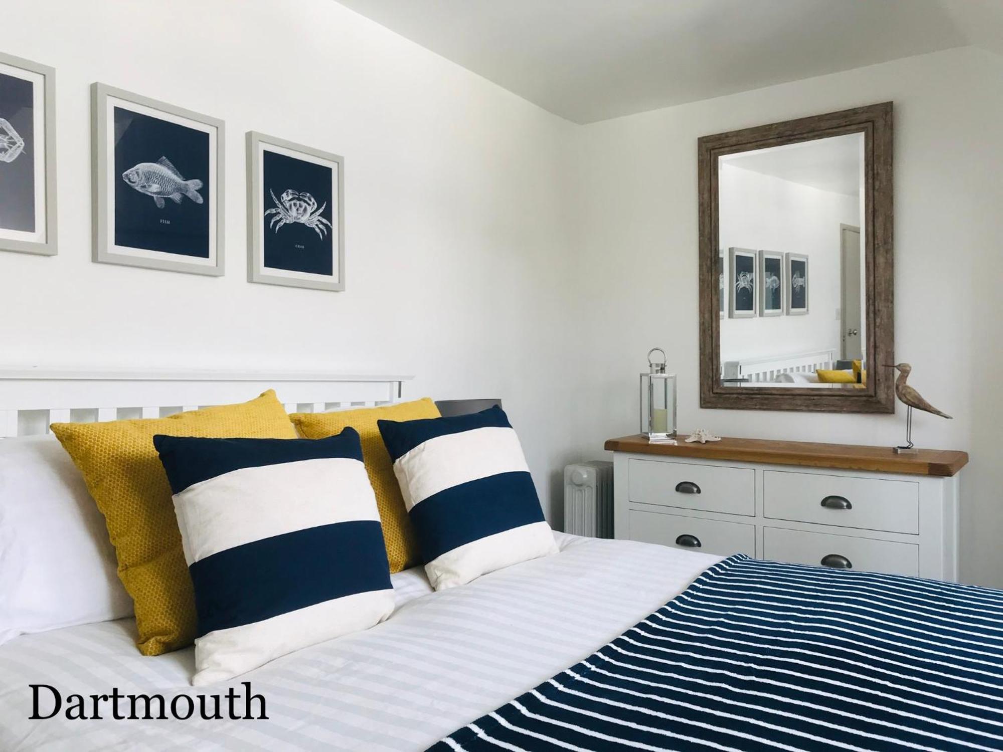 Nancie'S Place - Dartmouth Town Center With Private Parking - A Traditional Georgian Private Duplex Apartment - Beautifully Refurbished - Two Bedrooms, Bathroom, Kitchen And Lounge Diner Exterior foto